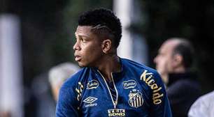 Santos estuda rescindir contrato com Billy Arce