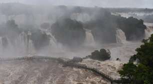 Força bruta: Iguaçu ultrapassa 7 mi de litros d'água, nesta segunda-feira