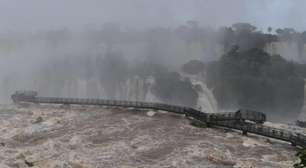 Passarela das Cataratas de Iguaçu é fechada por alta vazão