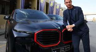 Cristiano Ronaldo e outros jogadores do Al Nassr ganham BMW; fotos