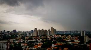 Grande São Paulo tem 66,3 mil residências sem energia e alerta para chuvas intensas