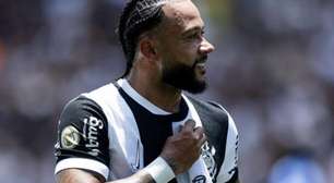 Torcedor do Corinthians faz tatuagem para Memphis Depay