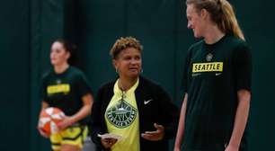 Quem é Pokey Chatman, americana que vai treinar a seleção brasileira feminina de basquete