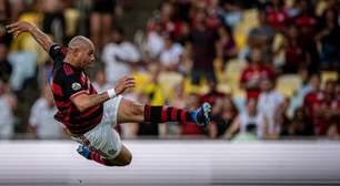 Adriano se despede com gols em jogo festivo entre Flamengo e Amigos da Itália