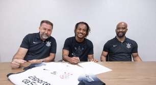 Corinthians renova contrato com Carillo