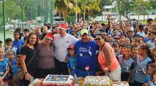 Com Thomaz Koch, Projeto Tênis na Lagoa realiza a 21ª Festa de Natal e presenteia mais de 200 crianças carentes