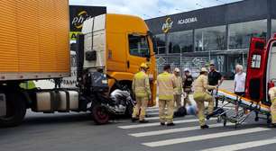 Motociclista fica gravemente ferido após acidente com caminhão dos Correiossite de apostas esportivas com bonusCuritiba; câmera flagrou colisão