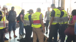 Mulher desmaia em trem lotado após falha na CPTM em São Paulo