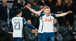 Com falhas graves e gol olímpico, Tottenham elimina United na Copa da Liga