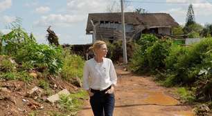 Cate Blanchett visita áreas atingidas por enchentes no Rio Grande do Sul