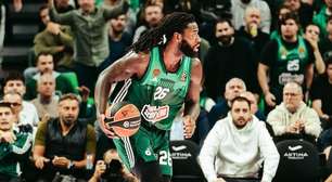 Vídeo: Jogador de basquete sofre grave lesão em quadra a torcedores desmaiam com a cena