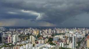 Fim de ano chuvoso no Paraná? Confira a previsão do tempo deste final de semana, até o Natal