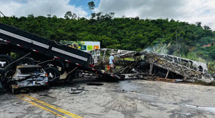 O que se sabe sobre o acidente envolvendo carreta, carro e ônibuscash out pixbet como funcionaMG?