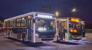 Ônibus iluminados para o Natal fazem 'caravana' pelo Rio; veja onde eles passarão