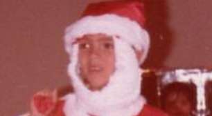 Ho-Ho-Ho! Em 1980, esse mini Papai Noel não tinha ideia que seria famoso e distribuiria milhões na TV. Reconhece?