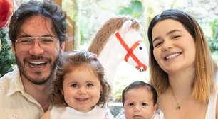 Viih Tube e Eliezer celebram alta hospitalar do filho Ravi com ensaio encantador de natal: 'Obrigado, Deus'