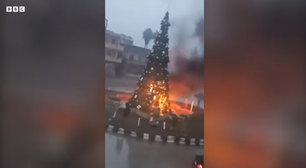 Síria: manifestantes cristãos fazem protesto após queima de árvore de Natal