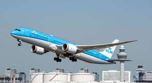 Passageiro tem ataque cardíaco em voo da KLM e é salvo por médico a bordo