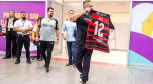 Boto chega ao Rio e fala em títulos pelo Flamengo