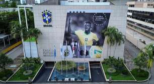 Eleito melhor do mundo, CBF homenageia Vini Jr e estampa foto do atacante na sede da entidade