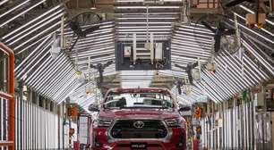 Hilux sustenta liderança da Toyota na Argentina; mercado em queda