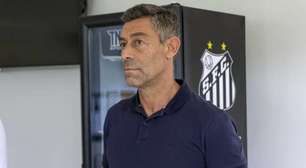 Caixinha observa atletas para a montagem do elenco do Santos para 2025