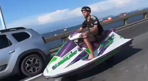 Homem é visto pilotando 'jet ski' na Ponte Rio-Niterói; veja vídeo