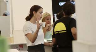 Atriz de 'Paraíso Tropical' é vista trabalhando em shopping do Rio de Janeiro