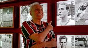 Campeão brasileirogrupo de apostas bet1970, Samarone visita Museu do Fluminense: 'Radiante e emocionado'