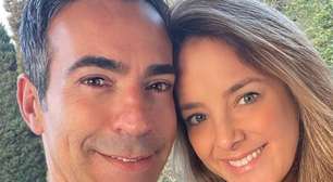 De férias da Globo, César Tralli posta foto com Ticiane Pinheiro, de barriga de fora em look na Bahia; apresentadora tieta: 'A maior felicidade'