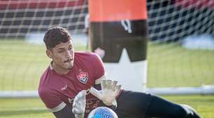 Titular do Vitória, Fintelman terá na partida contra o Barcelona um momento único na carreira; entenda