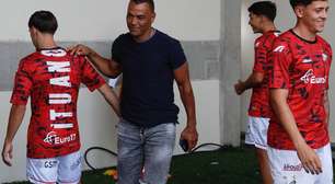 Cafu prestigia jovens talentos na Copinha