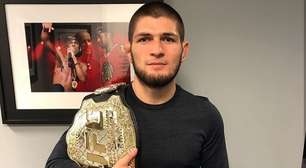 VÍDEO: Khabib Nurmagomedov brinca com funcionário que carregava cinturão nos bastidores do UFC