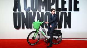 Por que Timothée Chalamet foi multado ao chegar de bicicleta em estreia de filme