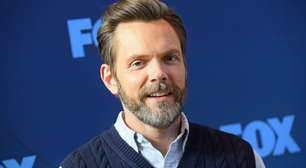 Joel McHale será marido de Neve Campbell em Pânico 7