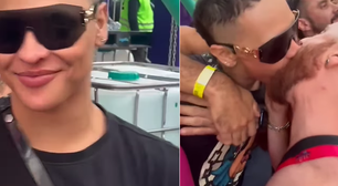 Pabllo Vittar é flagrada beijando participantes de festa gay no Rio; assista