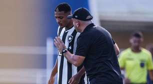 "Fora do nosso ambiente": Técnico do Botafogo culpa gramado pela derrota para o Sampaio Corrêa-RJ