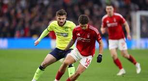 Nottingham Forest quase vacila, mas vence o lanterna