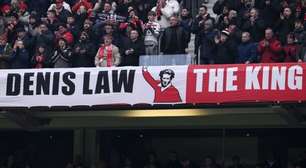 Veja como foi a homenagem do United a Denis Law