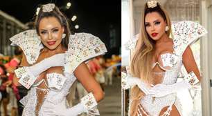 Look cassino? Ana Beatriz Godói usa look diferentão com 4 mil cristais para ensaio pré-Carnaval