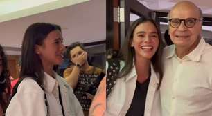 Bruna Marquezine se emociona ao encontrar Drauzio Varella e pede pra tirar foto com ele; assista