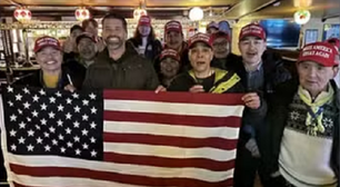 Moradores em situação de rua teriam participado de foto com filho de Trump em troca de comida na Groenlândia