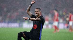 Champions: Raphinha faz 2, e Barcelona vira jogo eletrizante de 9 gols contra o Benfica