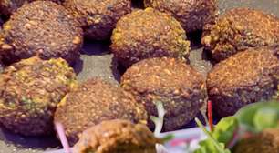 Falafel, bolinho de grão de bico árabe sem fritar: assado