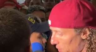 David Luiz chega a Fortaleza com grande presença da torcida no aeroporto