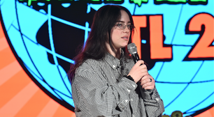 A doença crônica que faz Billie Eilish ter dores desde a infância