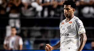 Gil ainda não jogou na temporada e tem futuro incerto no Santos