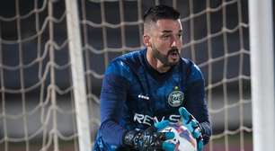 Goleiro do Coritiba vira referência para garotada e se emociona em vitória: "sensação de moleque"