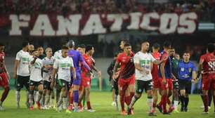 Árbitro expulsa nove jogadores após briga no final do Athletiba