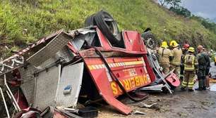 Colisão entre viatura dos bombeiros e Corolla deixa cinco mortos na Rota do Sol